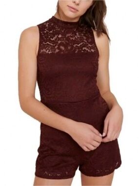 Garage Sleeveless Lace Mini Romper in Burgundy